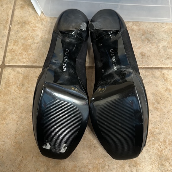 Gianni Bini black mesh pumps. Never worn. - Picture 3 of 4